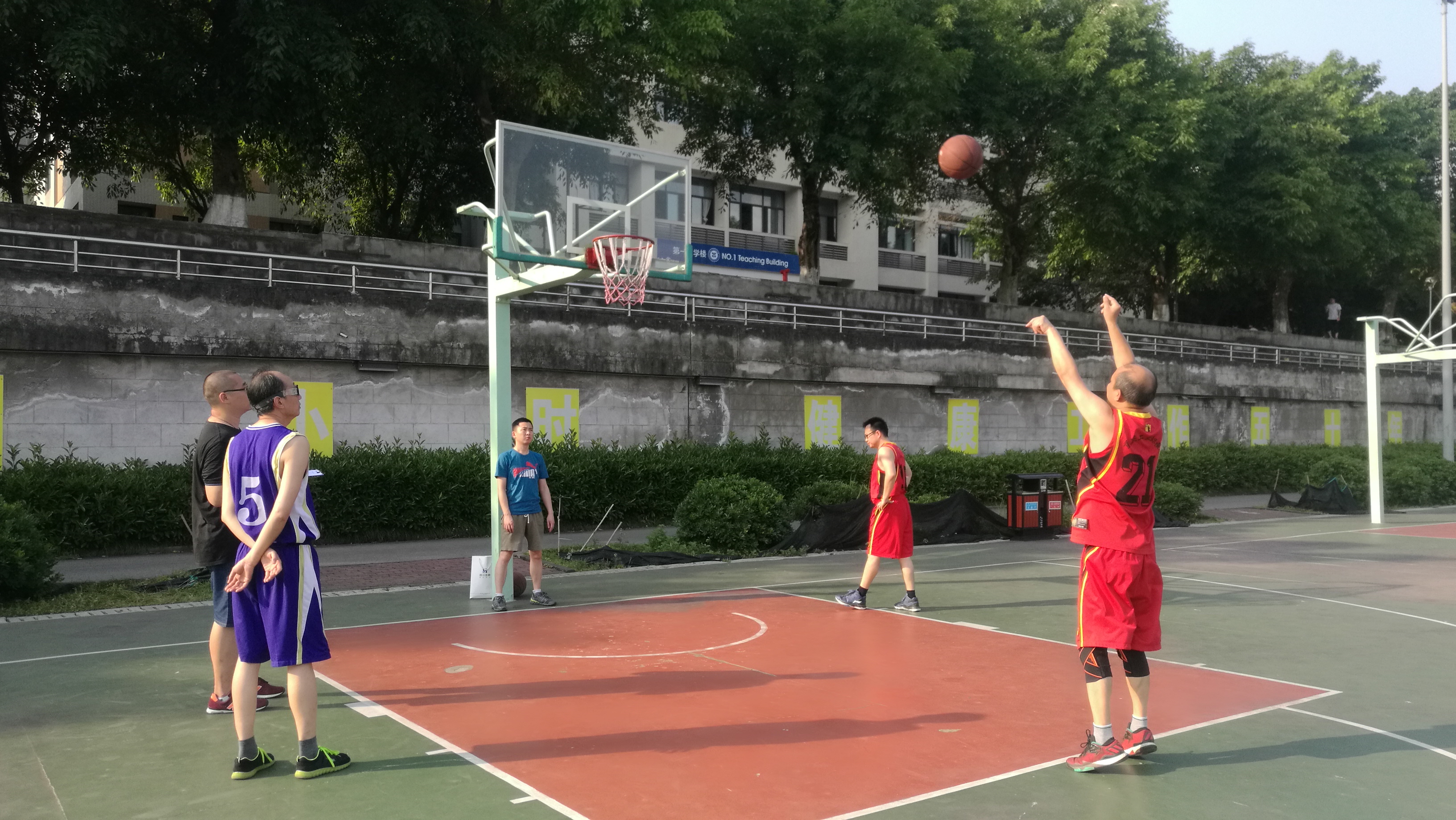 青岛科技大学第四十一届“青年杯”篮球技巧接力赛和投篮接力赛圆满完赛-青岛科技大学团委